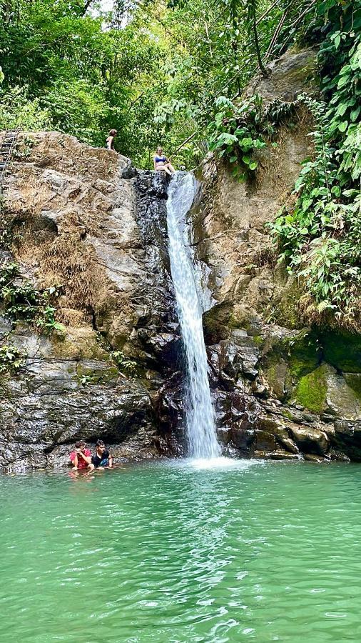 Cabinas Chazu #2 Quepos Exteriör bild